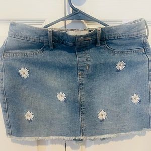 New blue jean short skirt with sunflower details size 15/16 for teenage girls